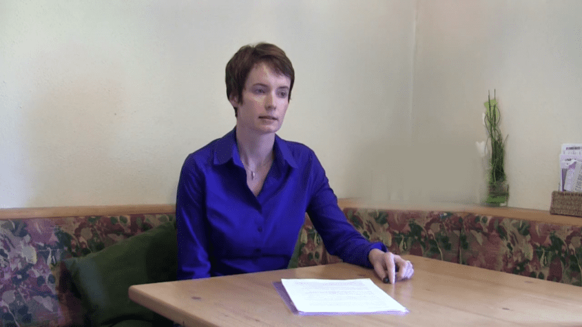 Berufsinfo-Video - Internationales Projektmanagement: FEMtech Expertinneninterview mit Fionnuala Margreiter