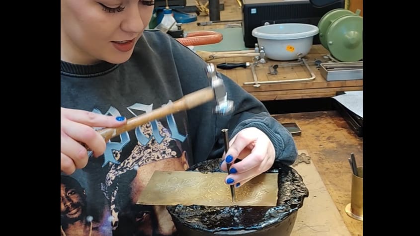 Berufsinfo-Video - LBS Neunkirchen: Lehrberuf Metalldesign - Schwerpunkt Gürtlerei