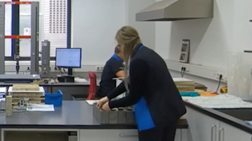 Berufsinfo-Video - WKO Berufe VR: Holztechnik - Werkstoffproduktion