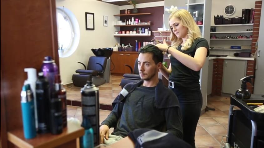 Berufsinfo-Video - berufsreise.at präsentiert: Lehrlingsportrait Friseur*in (Stylist*in)