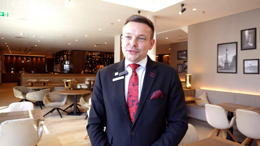 Berufsinfo-Video - berufsreise.at präsentiert: Berufsportrait Hoteldirektor*in
