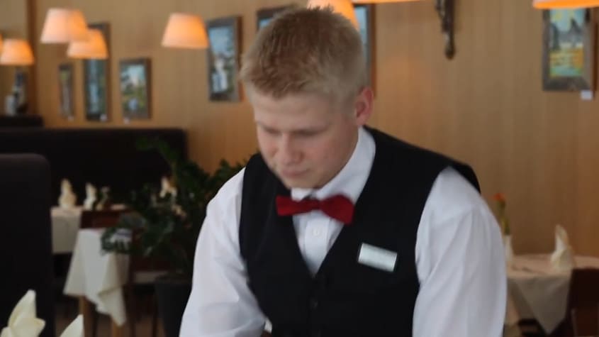 Berufsinfo-Video - berufsreise.at präsentiert: Lehrlingsportrait Restaurantfachmann / Restaurantfachfrau